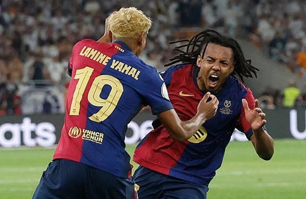 Jules Kounde giúp Barcelona giành chiến thắng sau cùng.