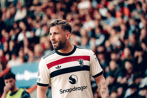 CĐV Man United chỉ trích Luke Shaw. 