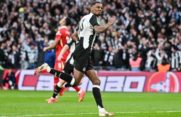 Liverpool nhắm đến Isak.