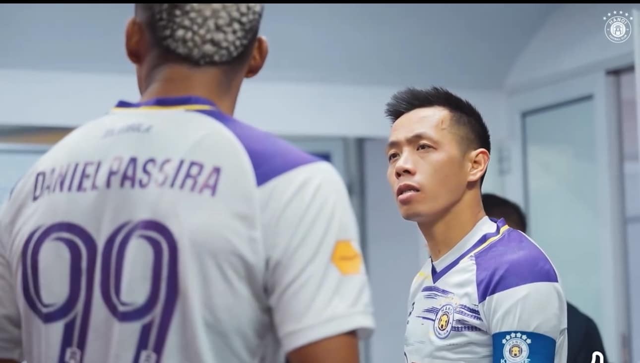 Văn Quyết vừa có trận đấu thứ 300 cho Hà Nội FC.