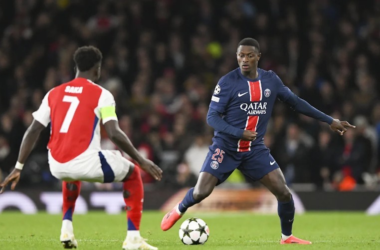 Nuno Mendes sẽ cần phải phong tỏa được Bukayo Saka như đã từng làm với Mohamed Salah.