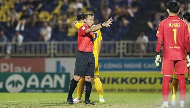Trọng tài Malaysia từng điều khiển một số trận đấu trước đây tại V-League.