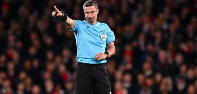 Trọng tài Slavko Vincic bắt chính trận Arsenal vs PSG.