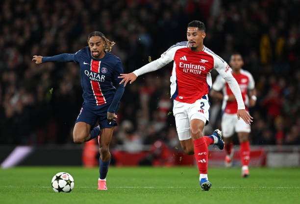 Sự đa dạng là điểm khó lường trong lối chơi của Arsenal. 