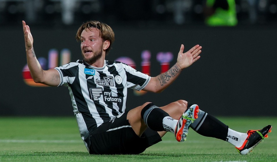Ivan Rakitic tin rằng Barcelona có thể đoạt cú ăn 3 mùa này.