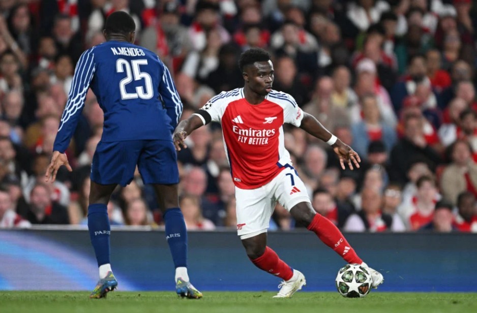 Bukayo Saka có ngày thi đấu im tiếng trước Paris Saint-Germain.
