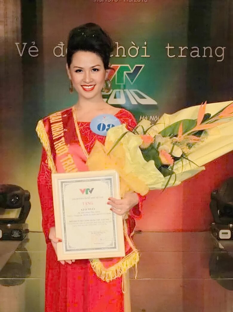 nu-phong-vien-co-man-xu-ly-cuc-nhanh-tren-song-truyen-hinh-dieu-binh-tung-la-btv-thoi-su-19h-nhan-sa-betterimage-ai_1-1745986264-665-width780height1044