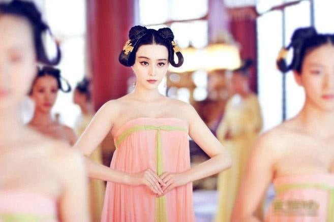 Khái niệm “đối thực” thể hiện hai khía cạnh chính: một là mối quan hệ giữa các cung nữ, và hai là mối quan hệ giữa thái giám và cung nữ. 