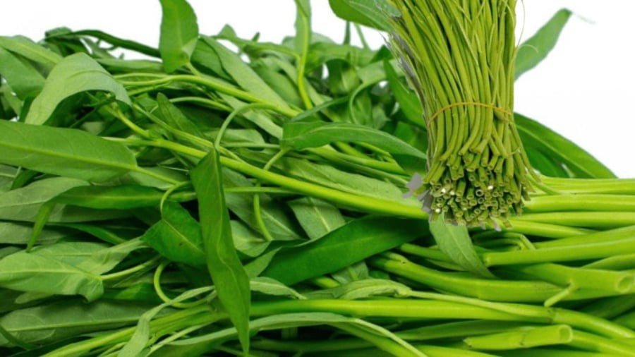 Phần cọng rau muống ăn giòn ngon hơn