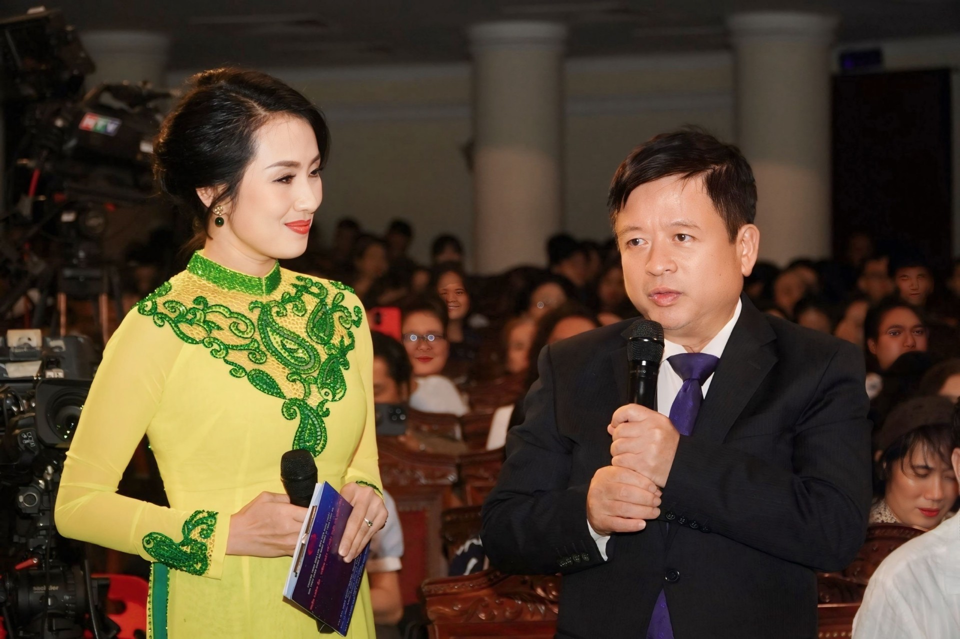 mc phuong thao (2)