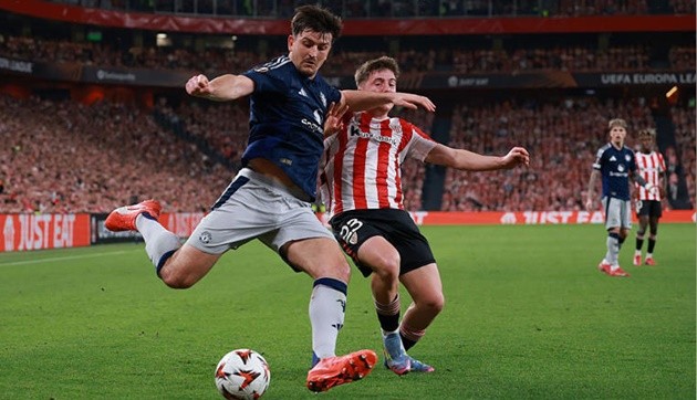 Maguire tỏa sáng tại Europa League.