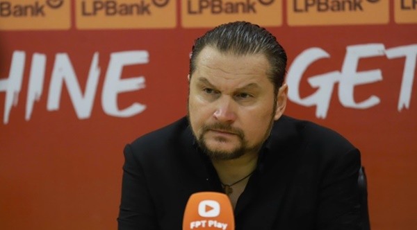 HLV Popov thận trọng khi nhắc tới chức vô địch V-League.