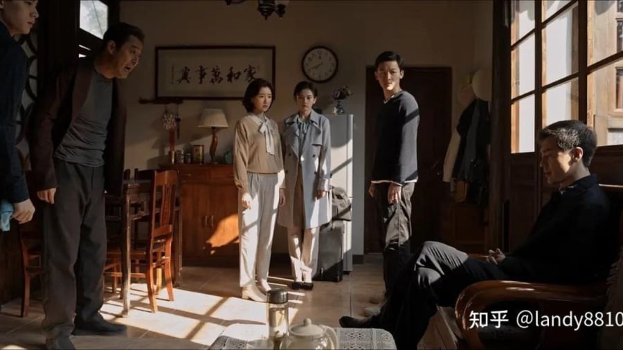 “Khi cha mẹ còn sống, anh em là một gia đình. Khi cha mẹ mất, chúng ta chỉ còn là người thân”.