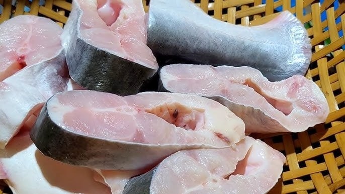Việc khử tanh đúng cách không chỉ cải thiện mùi vị, mà còn giúp giữ nguyên dưỡng chất như omega-3, protein, vitamin D… Khi thịt cá không còn mùi tanh, cơ thể hấp thụ chất đạm dễ hơn, ăn ngon miệng hơn và tránh cảm giác đầy bụng, khó tiêu.