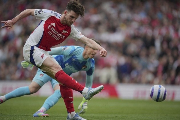 Rice ghi bàn cho Arsenal.