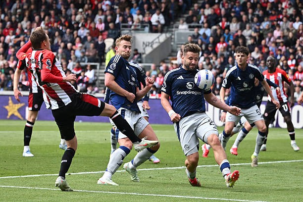 Man United bại trận trước Brentford.