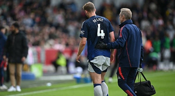 De Ligt dính chấn thương. 