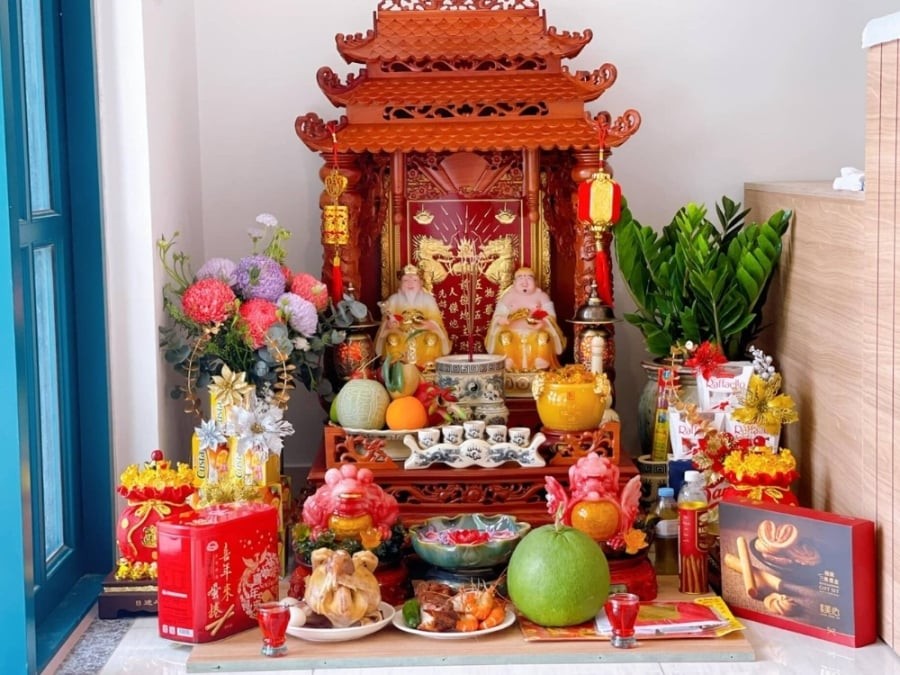 Bàn thờ là nơi thờ cúng tổ tiên, Thần Tài, Thổ Công – linh khí tụ hội.