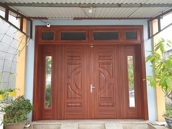Cánh cửa không chỉ là lối vào mà còn được xem như gương mặt của ngôi nhà.