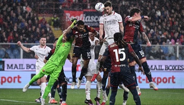 AC Milan thắng kịch tính Genoa.