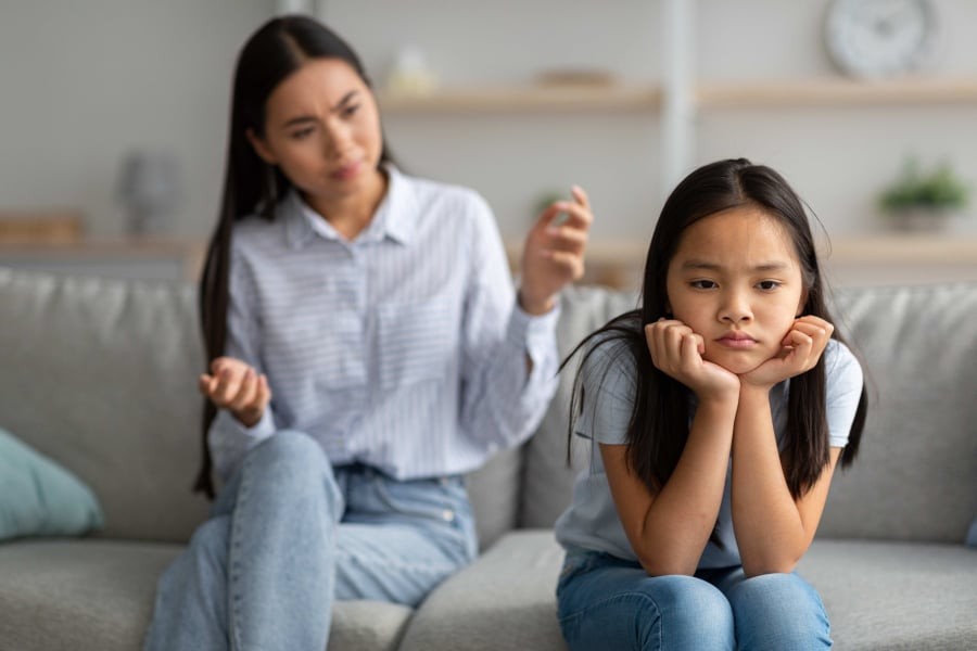 Nhà tâm lý học Marshall Rosenberg từng chia sẻ: “Chúng ta có thể không nhận ra nhưng ngôn ngữ của mình có thể gây ra những tổn thương không nhỏ cho bản thân và người khác.”