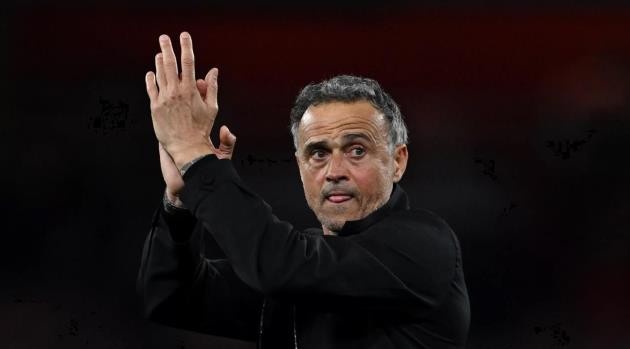 HLV Enrique sẵn sàng cho lần tái đấu Arsenal.