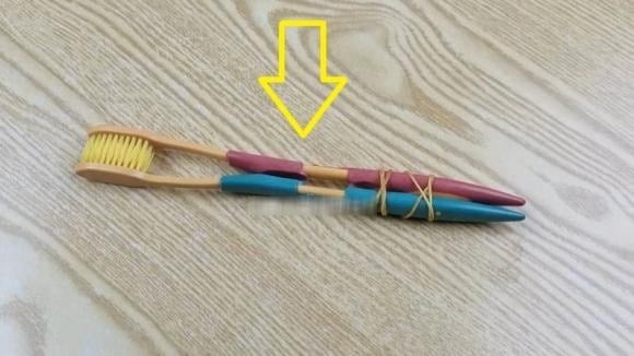 Việc tách các hạt vỏ cứng bằng tay có thể rất mệt mỏi.