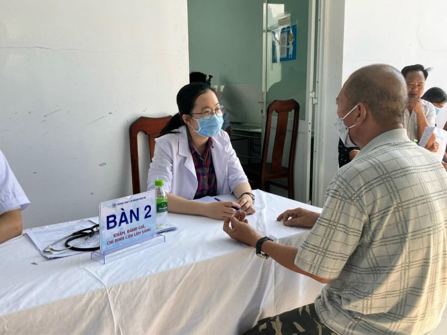 Theo chỉ đạo Tổng Bí thư Tô Lâm, Bộ Y tế đang xây dựng dự thảo để báo cáo Chính phủ, trình Bộ Chính trị ban hành Nghị quyết về đột phá trong công tác chăm sóc sức khỏe nhân dân, đáp ứng yêu cầu phát triển đất nước trong kỷ nguyên mới, trong đó đề xuất nhiều giải pháp chú trọng phát triển y tế, chăm sóc sức khỏe nhân dân, tiến tới miễn viện phí cho tất cả người dân.