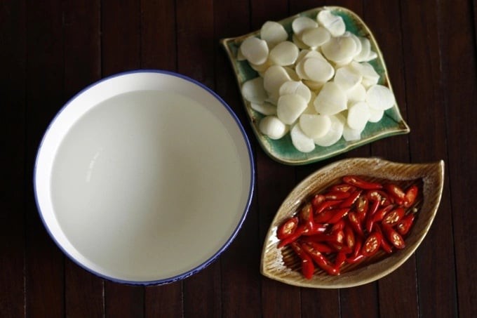 Tỏi sẽ giòn, thơm, trắng đẹp, không bị chuyển màu.