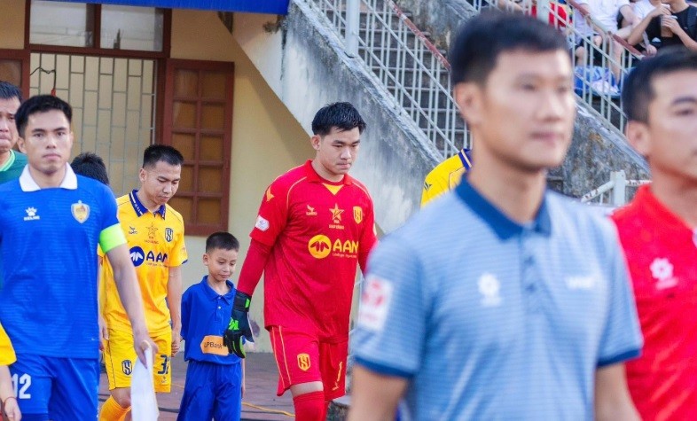 Nguyễn Văn Việt khả năng sẽ phải bỏ lỡ trận đấu với Hà Nội.