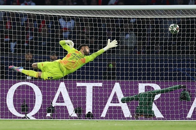Arsenal thua nhưng Raya đã làm rất tốt.