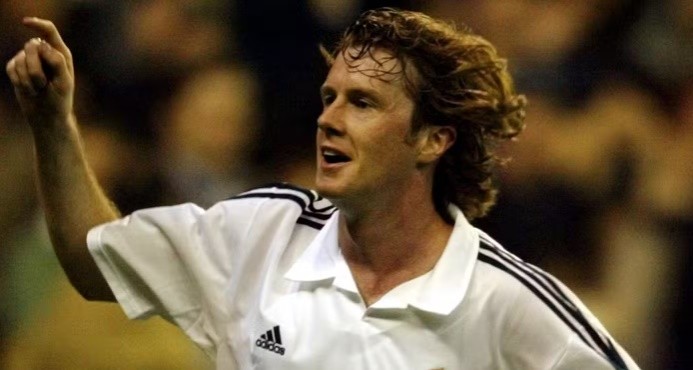 McManaman từng có khoảng thời gian khoác áo Real. 