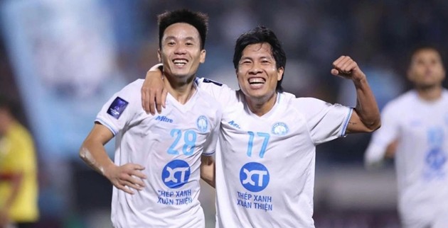 Nguyễn Văn Vĩ có dịp chạm trán4 Manchester United.