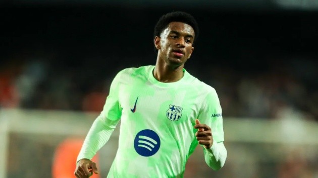Barcelona cần một hậu vệ trái dự phòng cho Balde.