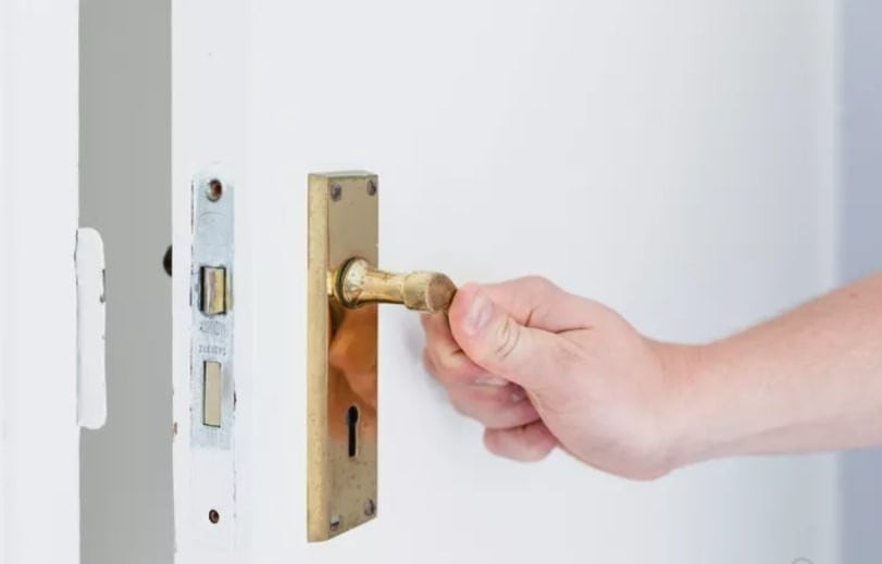 Lọc gió bẩn khiến điều hòa hoạt động kém hiệu quả và tiêu hao nhiều điện.