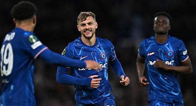 Kiernan Dewsbury-Hall ghi bàn giúp Chelsea giành chiến thắng.