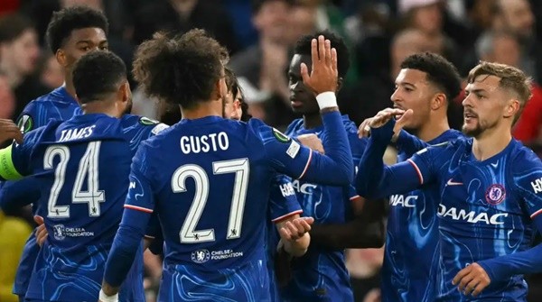Chelsea giành chiến thắng nhẹ nhàng để điền tên mình vào trận chung kết.
