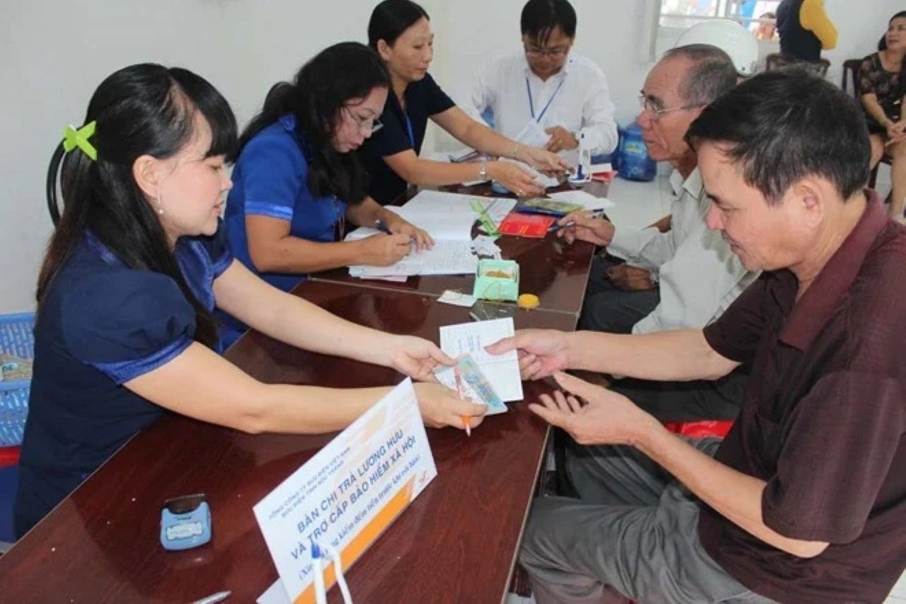 Thời gian hưởng, mức hưởng trợ cấp hằng tháng dựa trên thời gian đóng, căn cứ đóng BHXH của người lao động. (Ảnh minh họa)