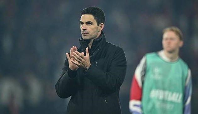 Mikel Arteta thất vọng khi Arsenal rơi vào cảnh trắng tay.