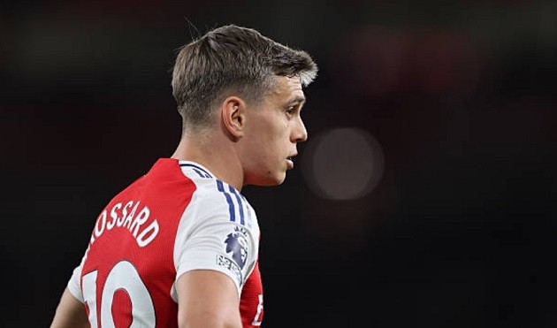 Trossard nên được trao cơ hội tại Anfield.