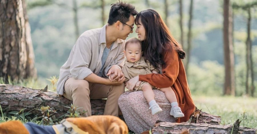 Không ít cha mẹ vô tình ưu ái con trai, dẫn đến sự bất công trong cách nuôi dạy.