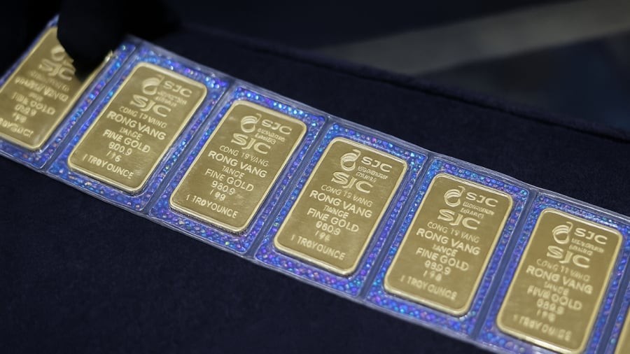 Giá vàng miếng trong nước đang neo ở mức kỷ lục 121,5 triệu đồng/lượng – cao hơn thế giới gần 17 triệu đồng.