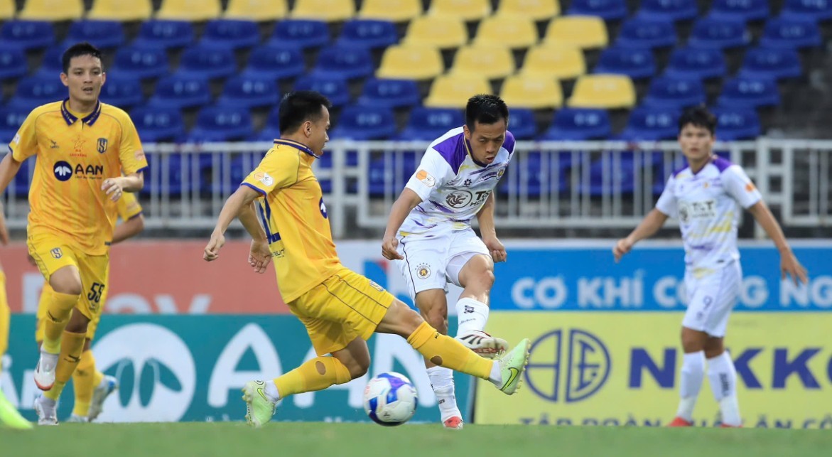 Hà Nội FC có chiến thắng gay cấn trước SLNA. Ảnh: VPF.