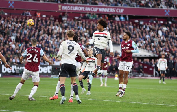 Man United chuẩn bị chạm trán West Ham.