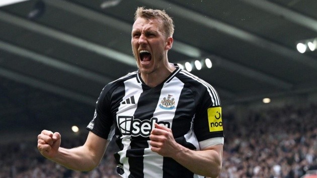 Newcastle cạnh tranh suất dự Champions League.