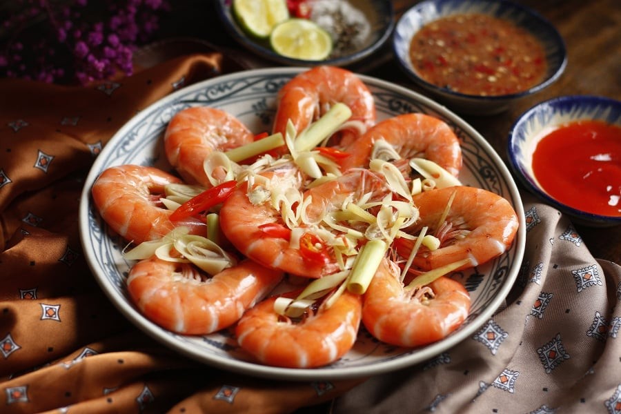 Luộc tôm thả nắm lá này vào, tôm lên màu đỏ au, ngọt lịm, bổ dưỡng gấp 5 lần