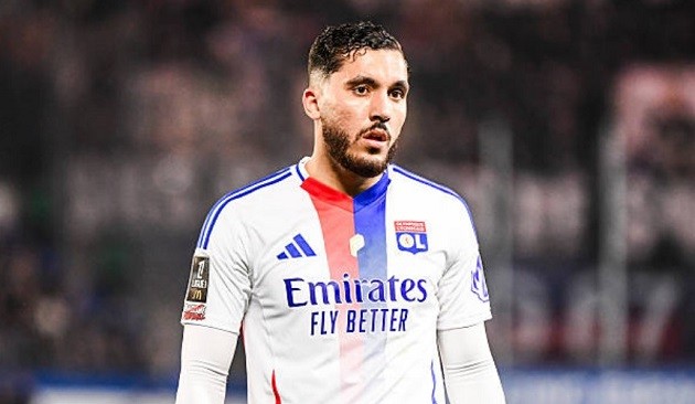 Lyon khởi đầu tệ nhưng giờ vẫn còn một chút cơ hội chen chân top 4.