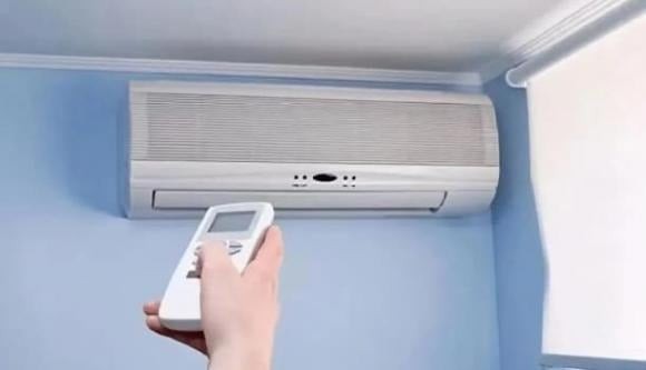 Nhiều người cho rằng cài đặt điều hòa ở mức 26 độ sẽ giúp tiết kiệm điện, nhưng theo các chuyên gia, việc bật điều hòa ở nhiệt độ này vào ban đêm lại không phải là lựa chọn tối ưu cho cả sức khỏe lẫn hóa đơn điện.

