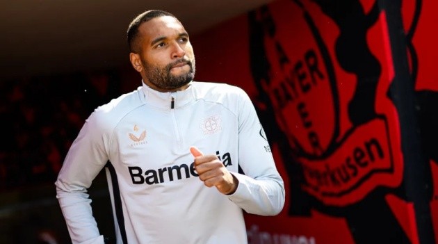 Tah trong màu áo Leverkusen.