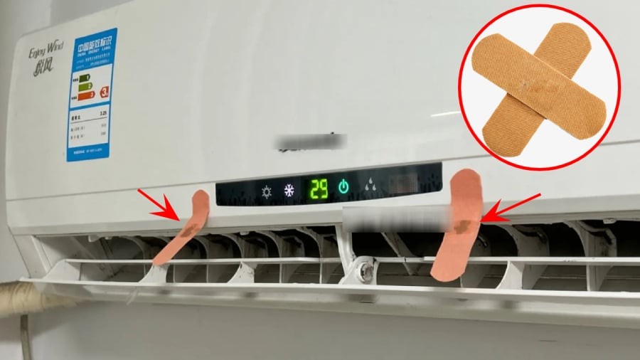 Dán urgo có thấm tinh dầu lên điều hòa sẽ giúp không khí trong phòng dễ chịu hơn.